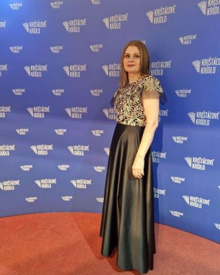 Jeden z naších modelov na udeľovaní ocenení kryštáľové krídlo 🥰 🥰 Ďakujeme pekne za krásnu fotku ❤️ #saloncyntia #salon...