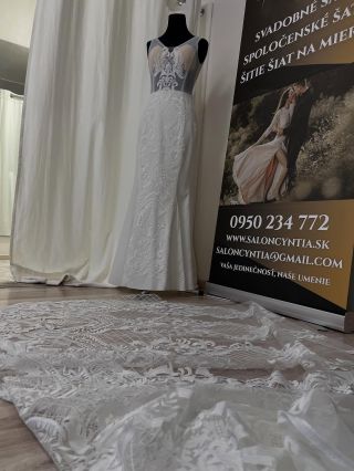 Po dlhšom čase opäť tvoríme 👗🪡✂️ #saloncyntia #salon #shop #online #onlineshop #cats #flowers #wedding #sewing #dress #lace